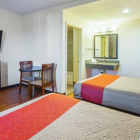 Motel 6 Maple/Main เฮสเปอเรีย ภายนอก รูปภาพ