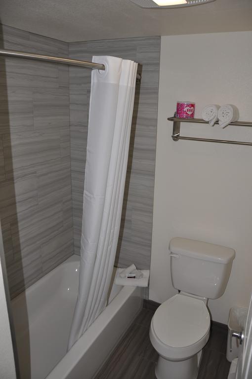 Motel 6 Maple/Main เฮสเปอเรีย ภายนอก รูปภาพ