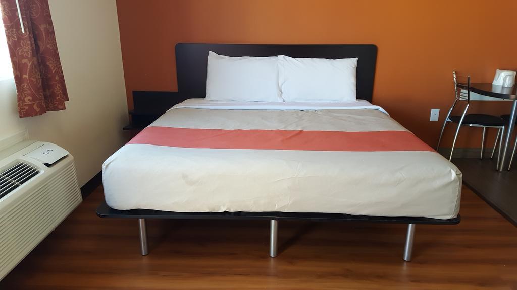 Motel 6 Maple/Main เฮสเปอเรีย ภายนอก รูปภาพ