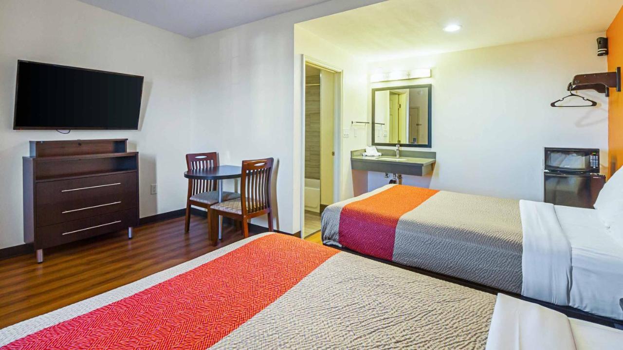 Motel 6 Maple/Main เฮสเปอเรีย ภายนอก รูปภาพ